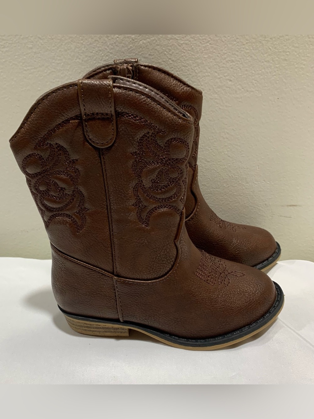 Cat & Jack girls size 8 cowboy boots - like new